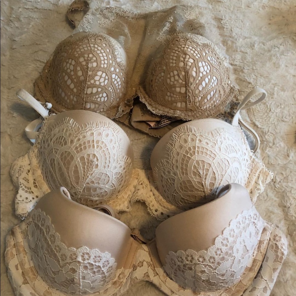 Beautiful Lacey 32C Victoria Secret bras